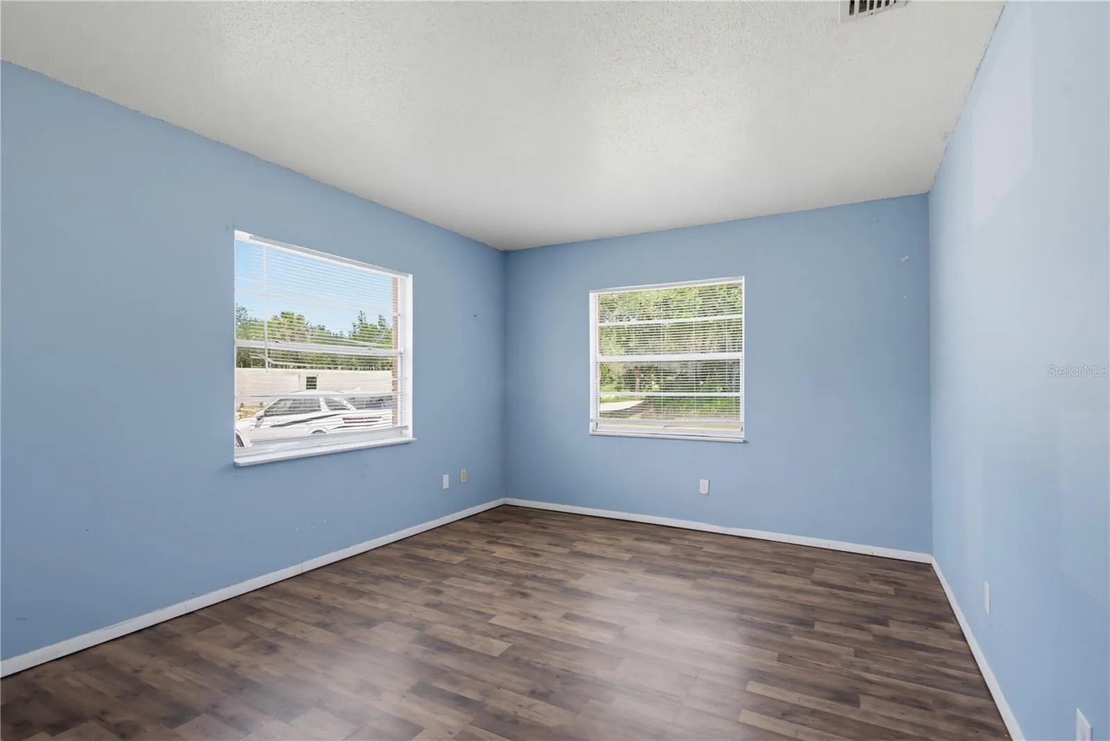 656 WILLIAMSBURG DR, photo 17