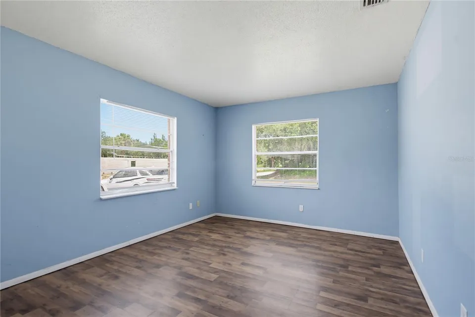656 WILLIAMSBURG DR, photo 17