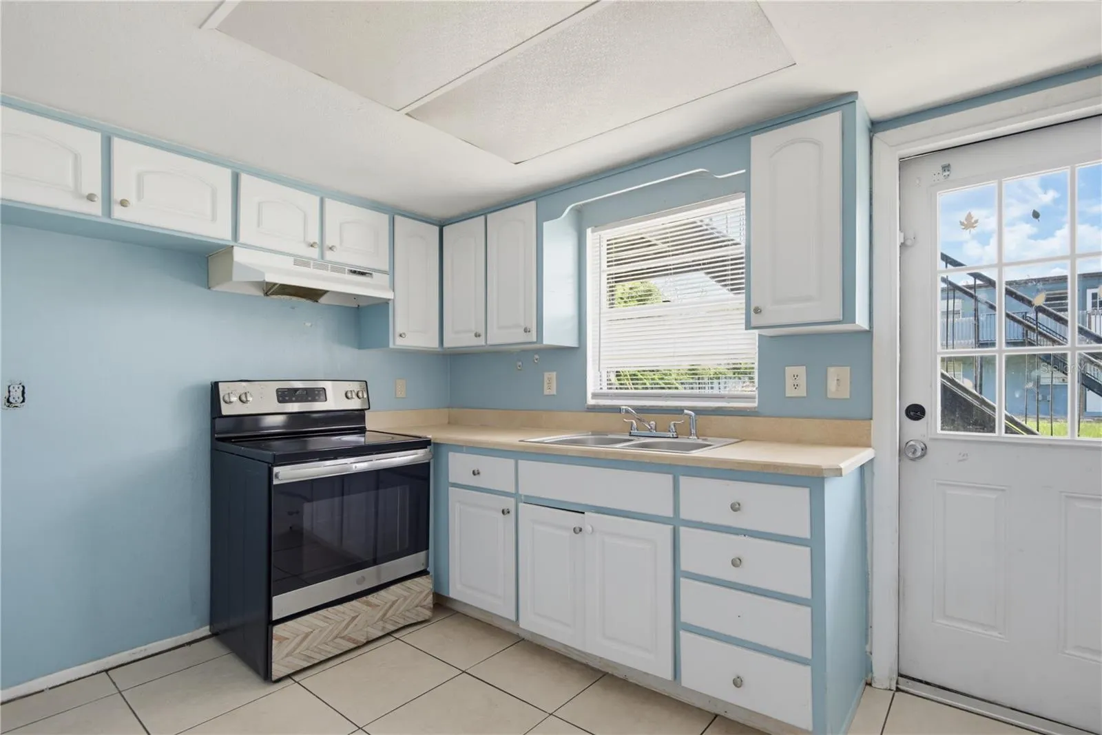656 WILLIAMSBURG DR, photo 18