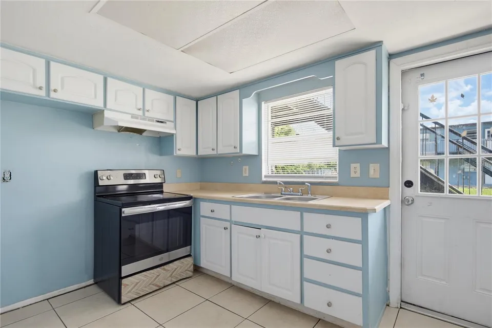 656 WILLIAMSBURG DR, photo 18