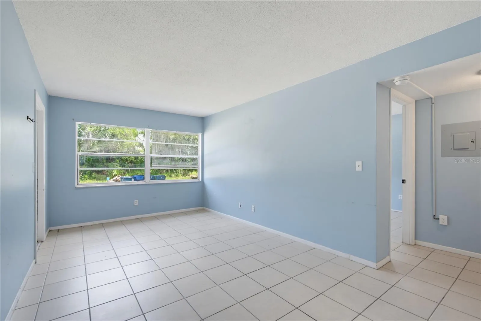 656 WILLIAMSBURG DR, photo 20