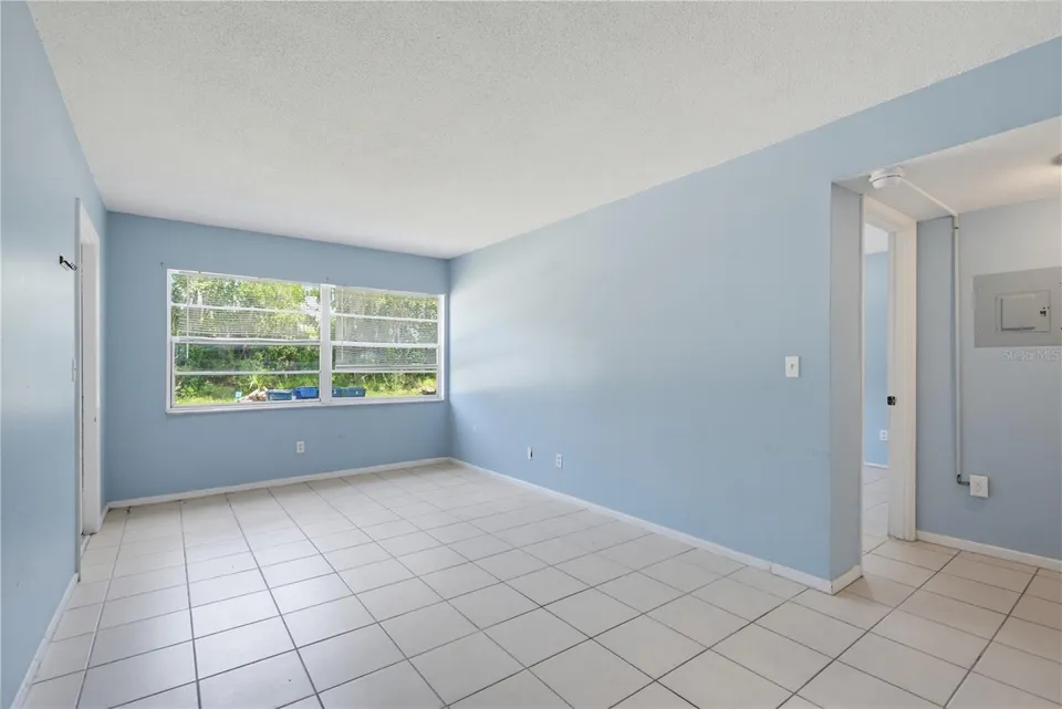 656 WILLIAMSBURG DR, photo 20