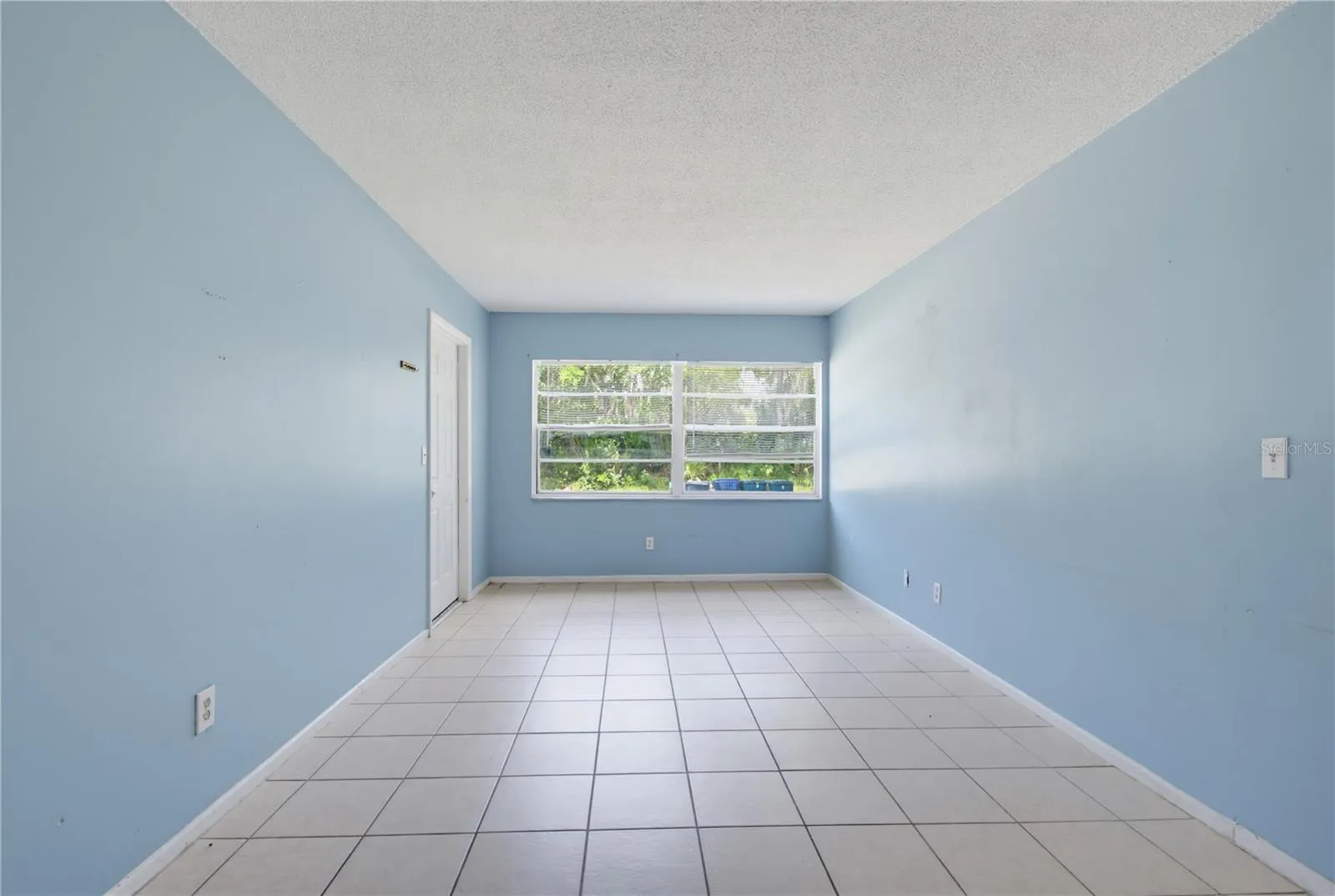 656 WILLIAMSBURG DR, photo 21