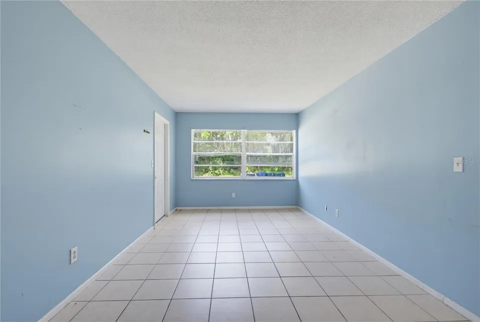 656 WILLIAMSBURG DR, photo 21