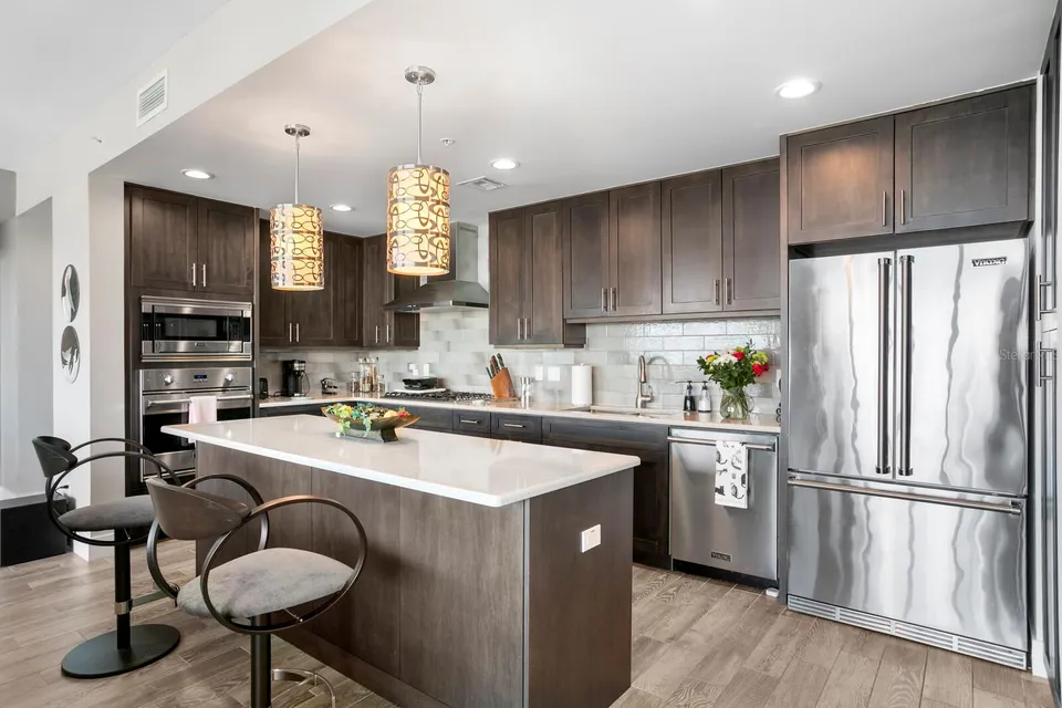 176 4TH AVE NE #1002, photo 2