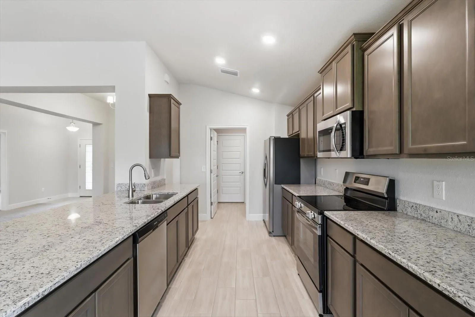 336 W REXFORD DR, photo 9