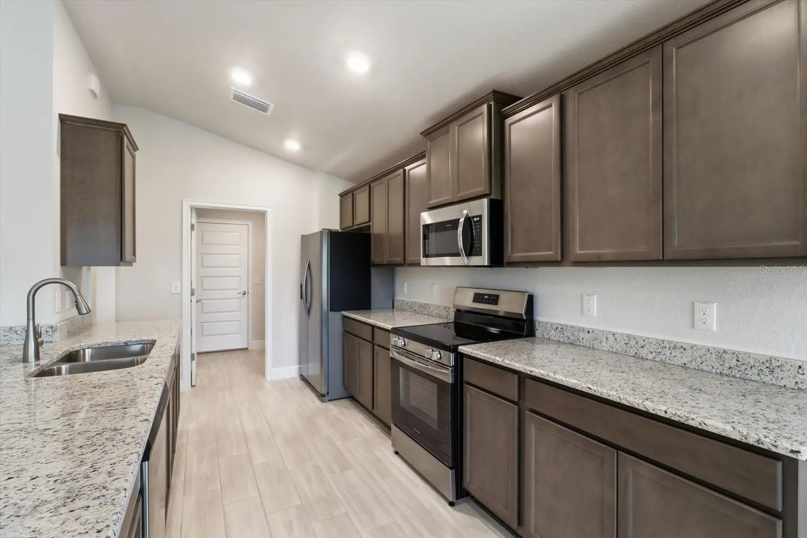336 W REXFORD DR, photo 10
