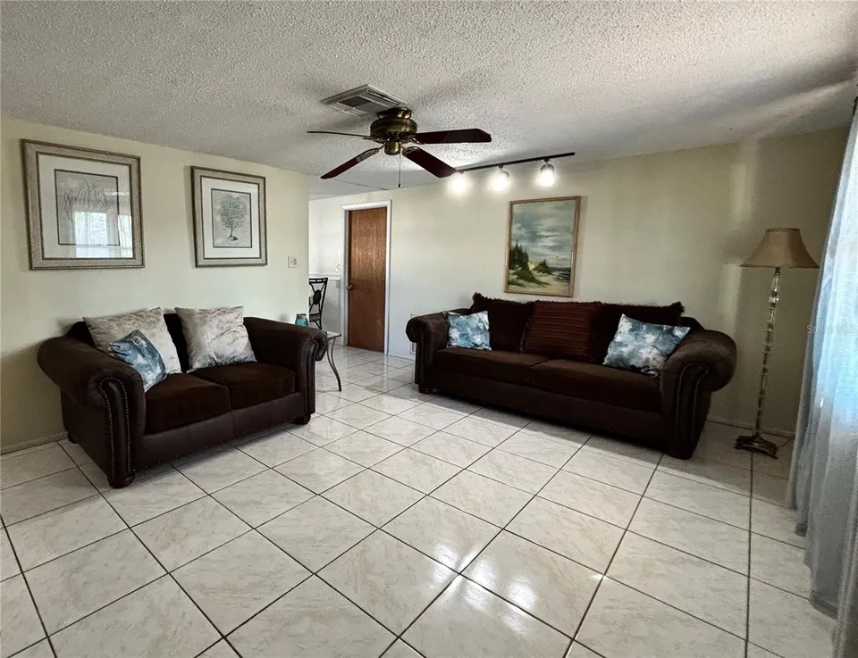 11734 PAIGE DR, photo 3