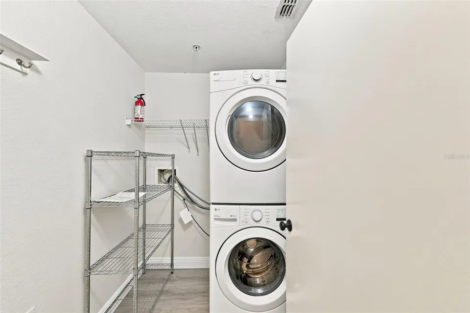 200 4TH AVE S #228, photo 6