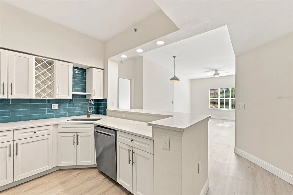 200 4TH AVE S #228, photo 8