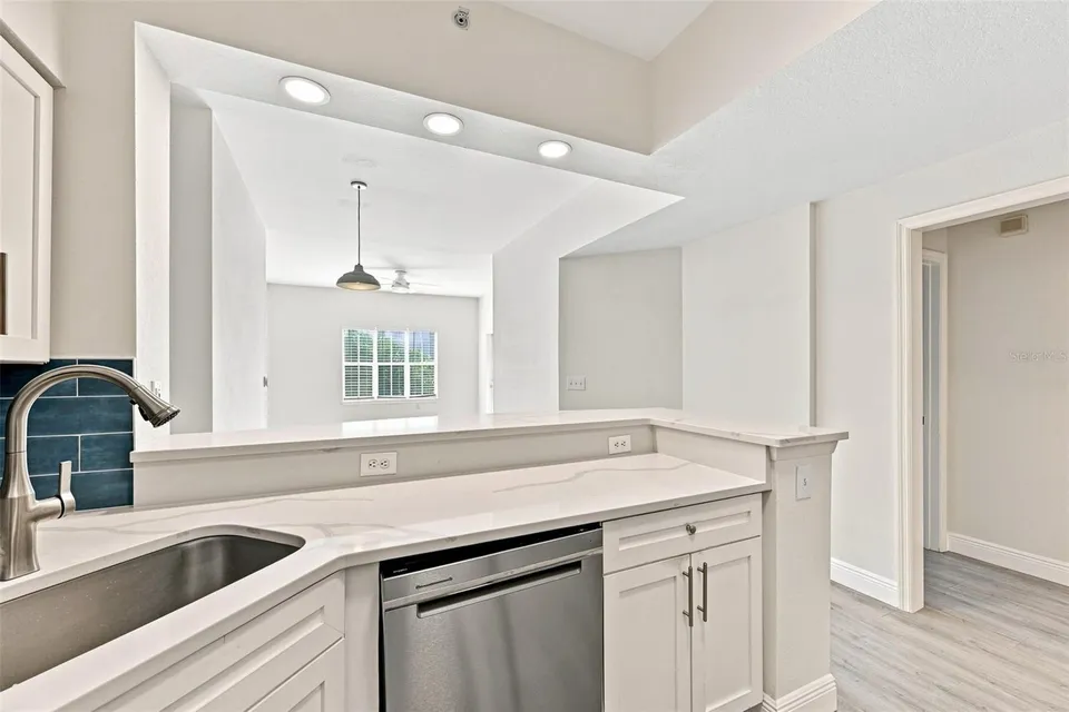 200 4TH AVE S #228, photo 9