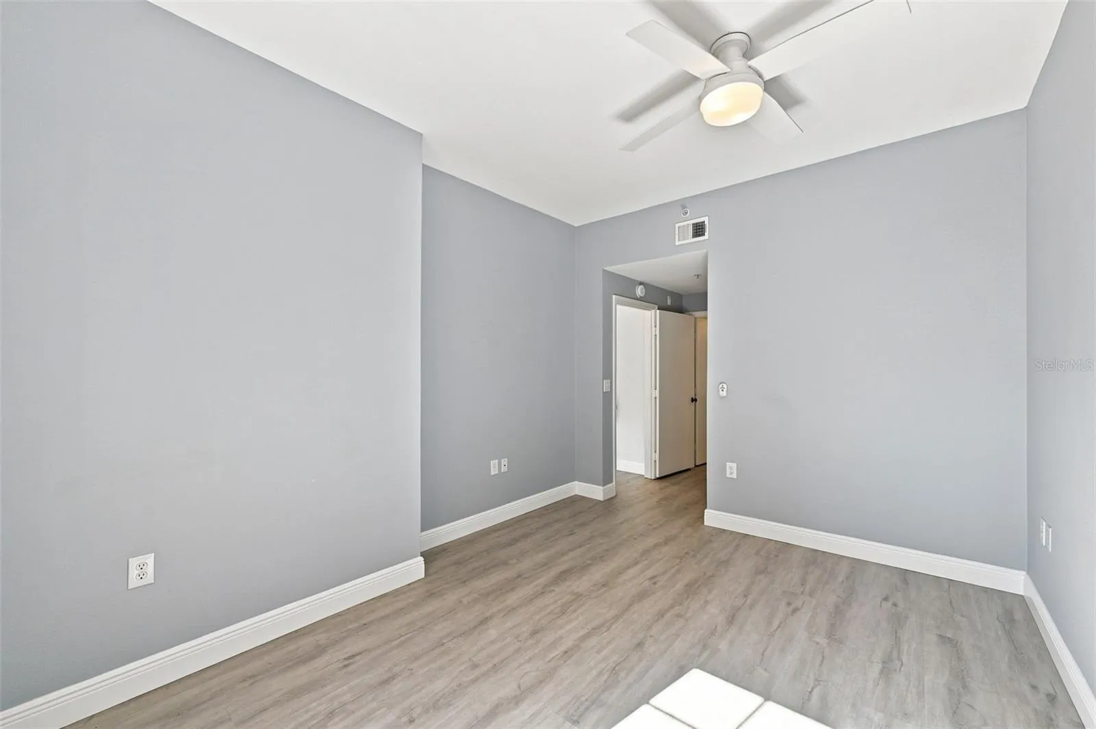 200 4TH AVE S #228, photo 27