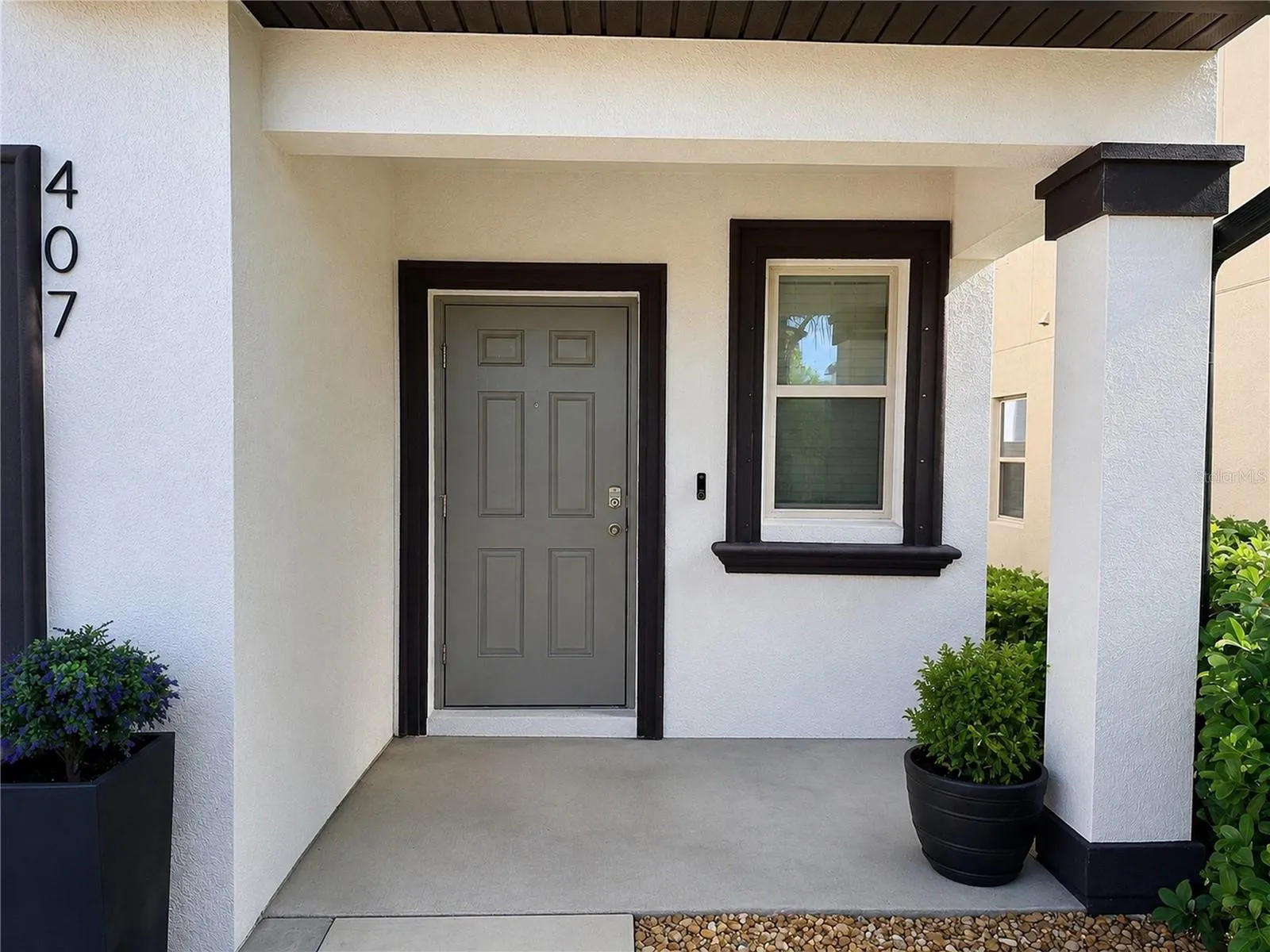 407 ROYAL EMPRESS DR, photo 2