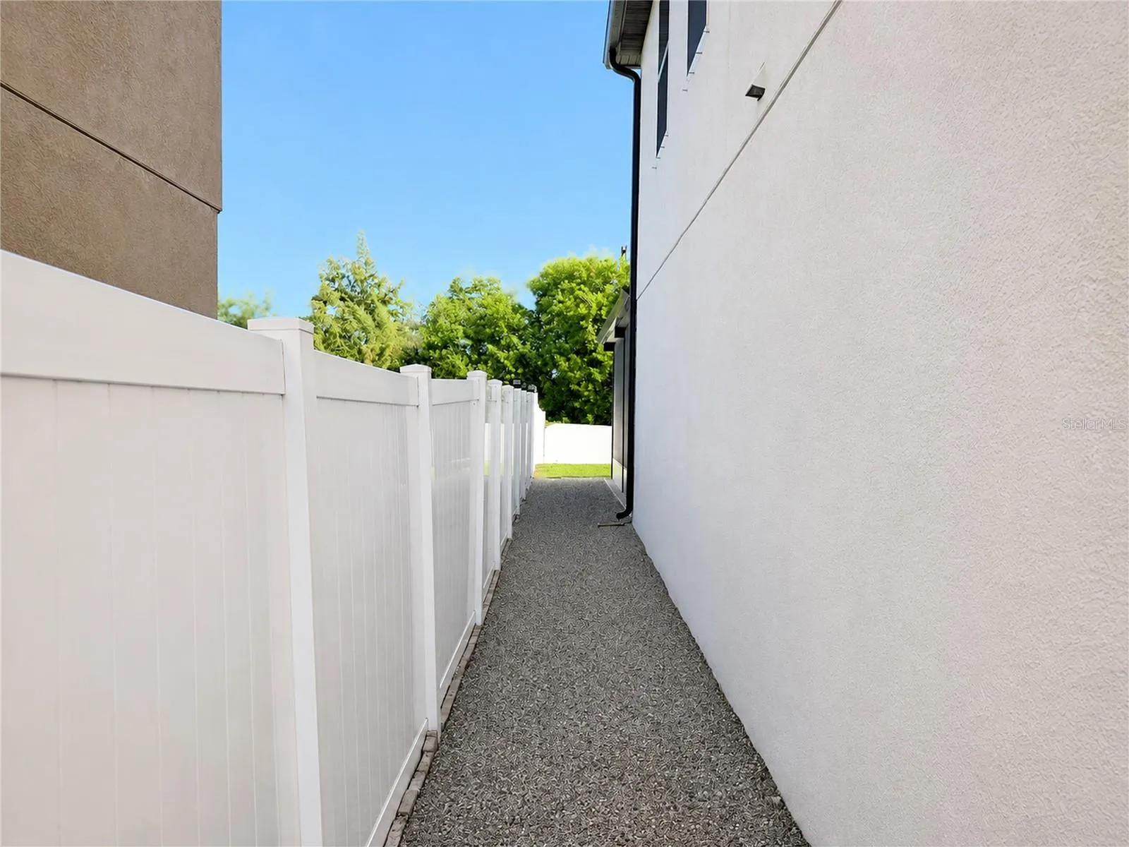407 ROYAL EMPRESS DR, photo 6