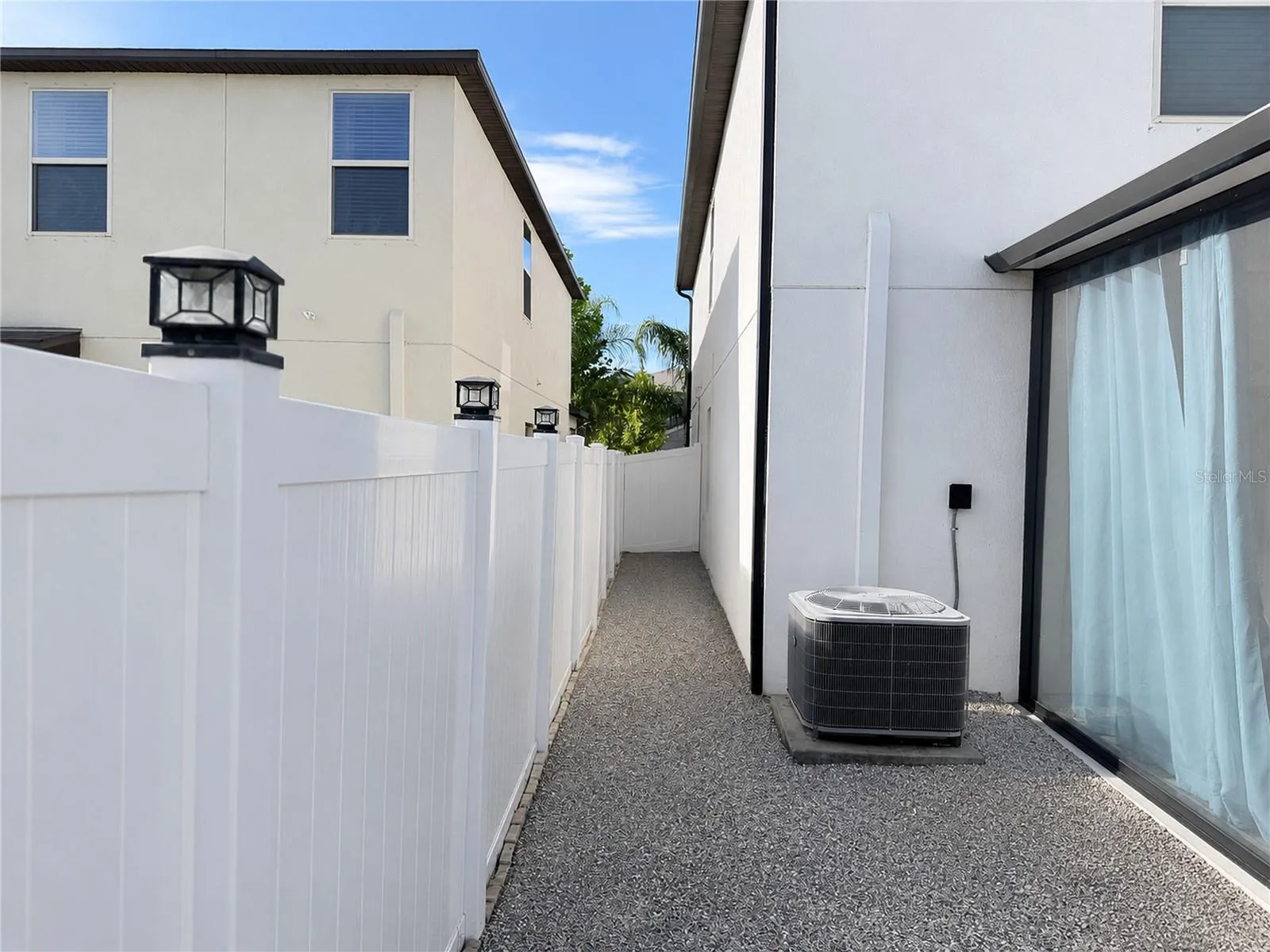 407 ROYAL EMPRESS DR, photo 7