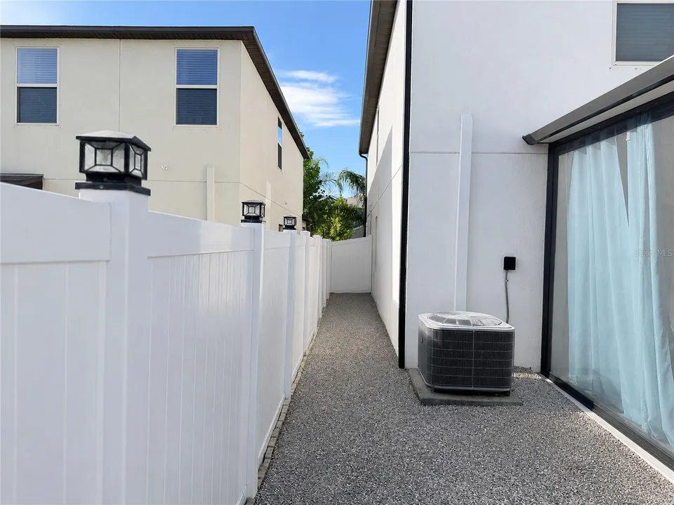 407 ROYAL EMPRESS DR, photo 7