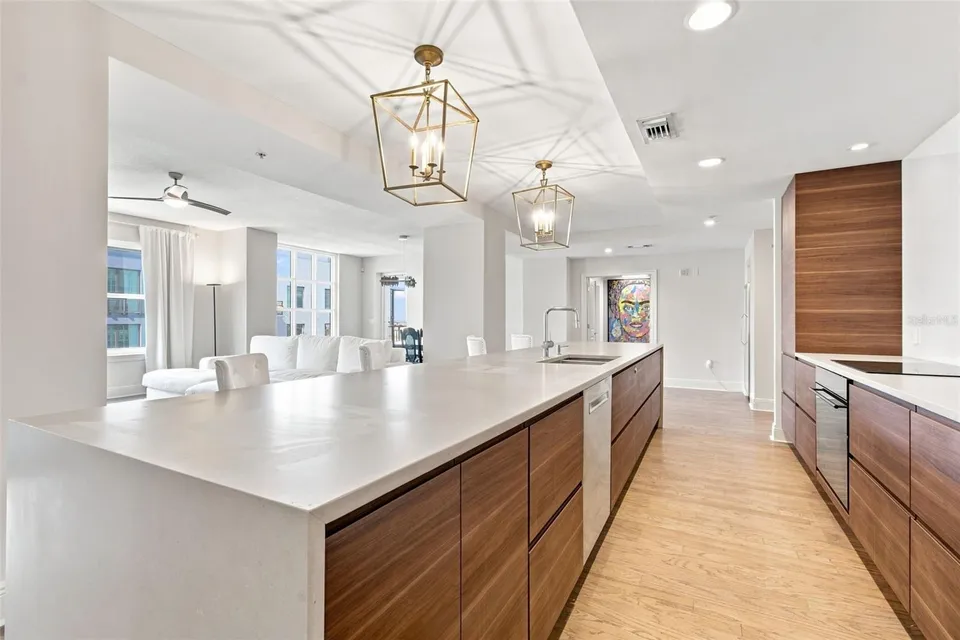 1227 E MADISON ST #703, photo 4