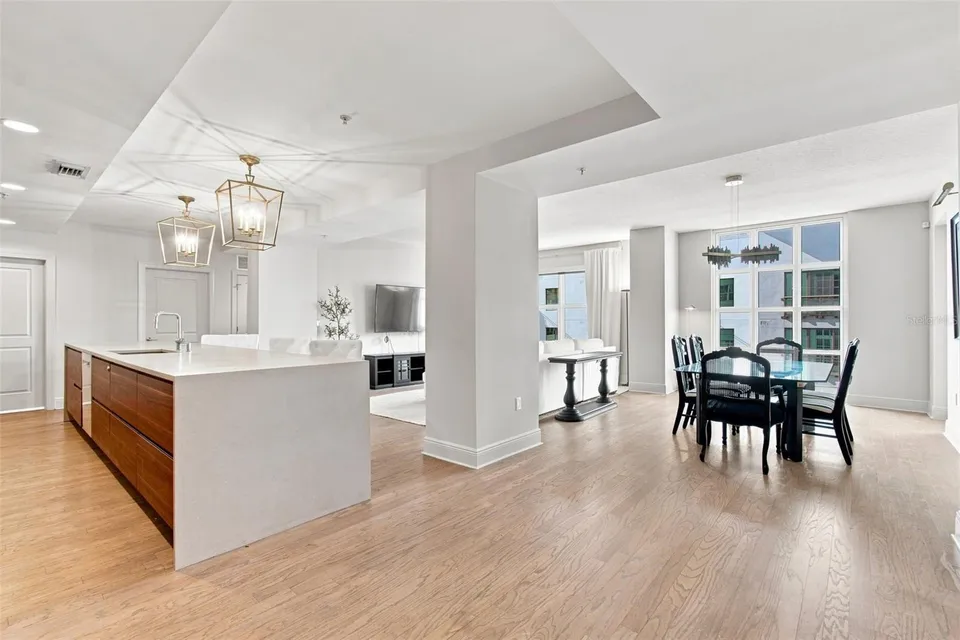 1227 E MADISON ST #703, photo 5
