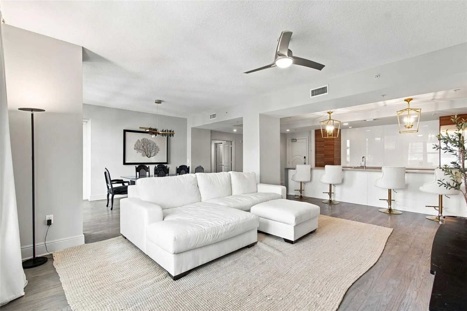 1227 E MADISON ST #703, photo 6