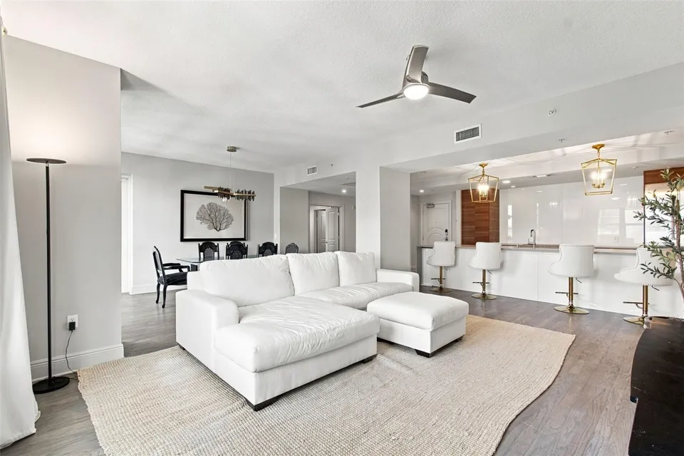 1227 E MADISON ST #703, photo 6