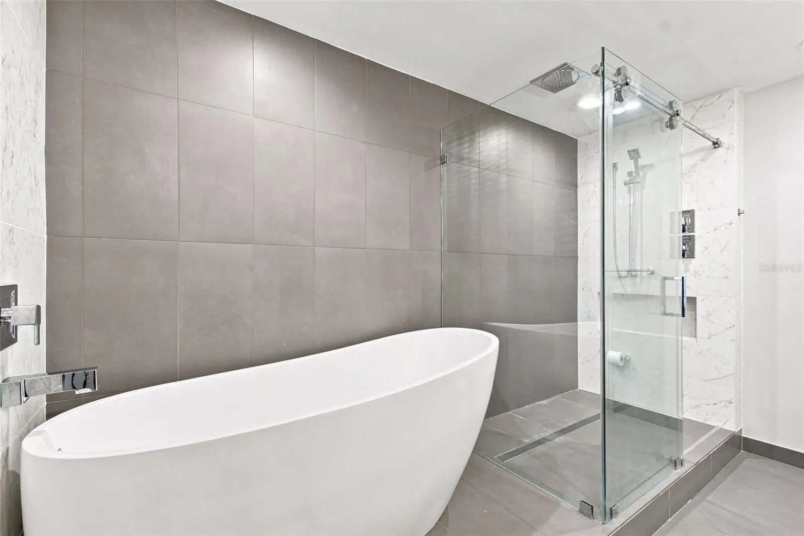 1227 E MADISON ST #703, photo 9