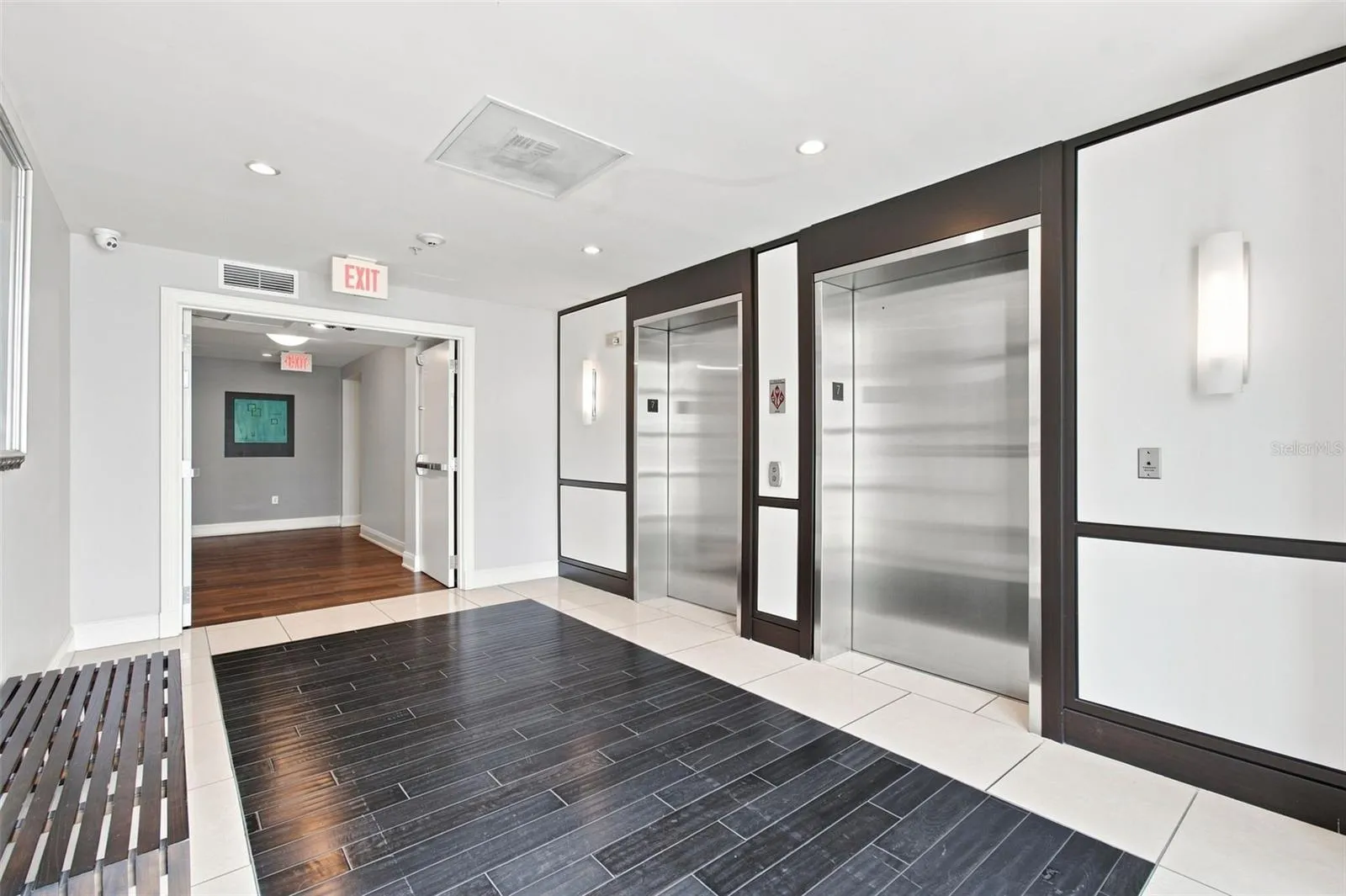 1227 E MADISON ST #703, photo 14