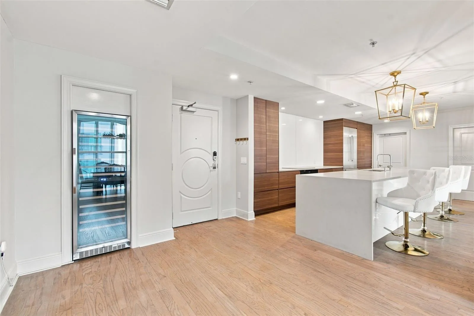 1227 E MADISON ST #703, photo 17