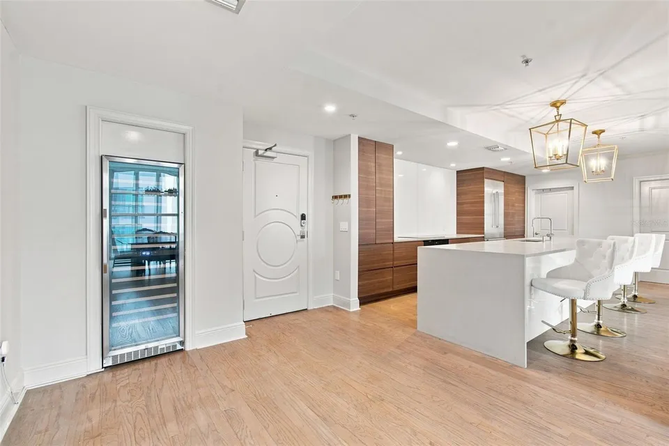 1227 E MADISON ST #703, photo 17