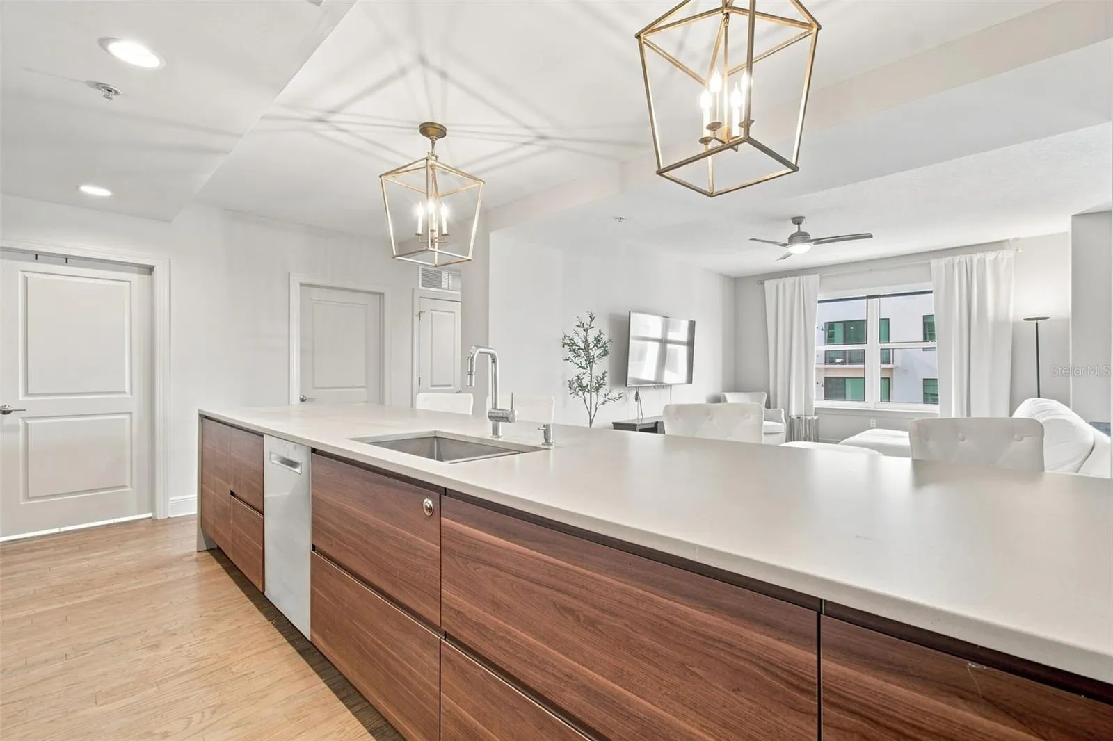 1227 E MADISON ST #703, photo 18