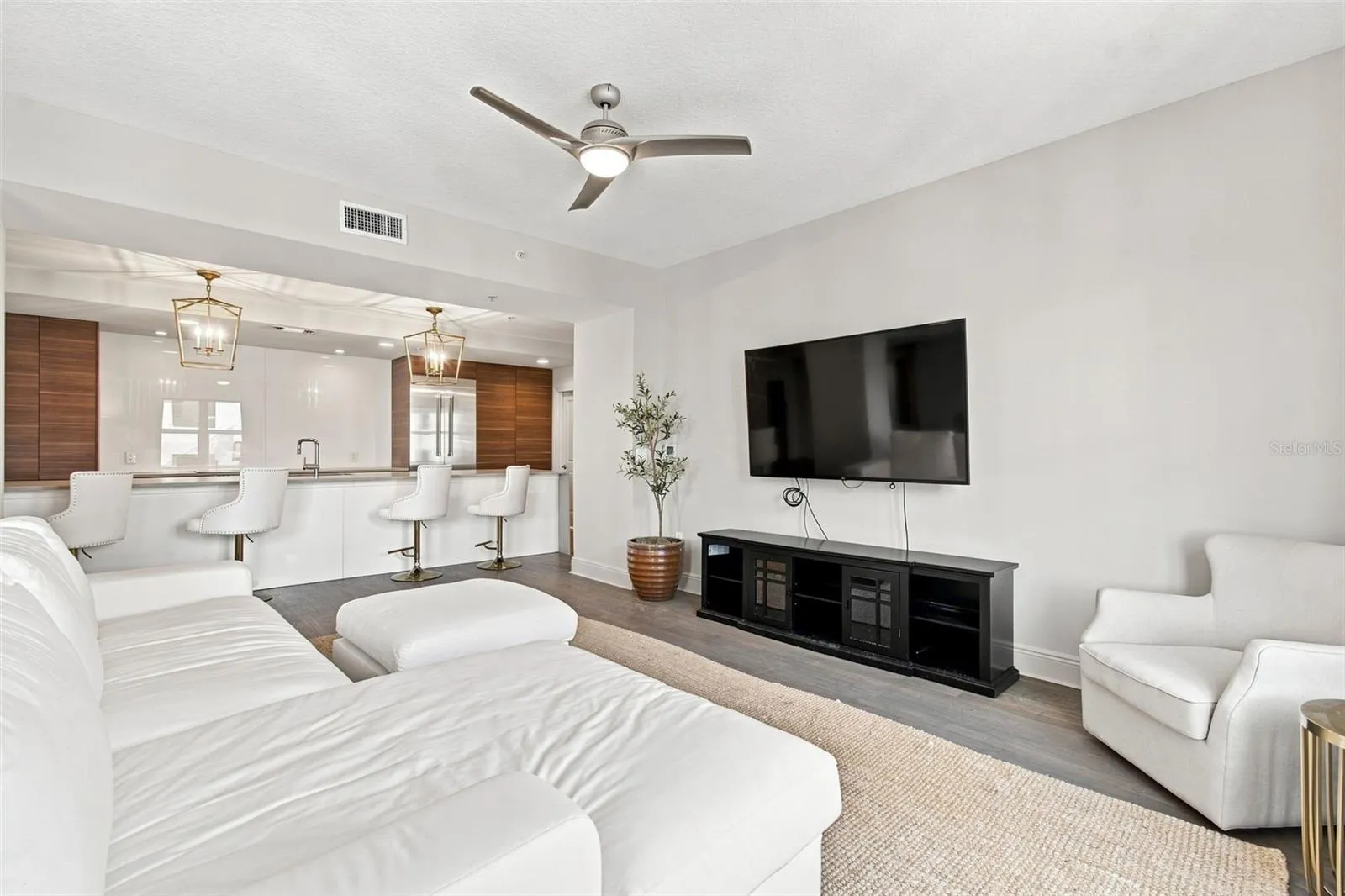 1227 E MADISON ST #703, photo 21