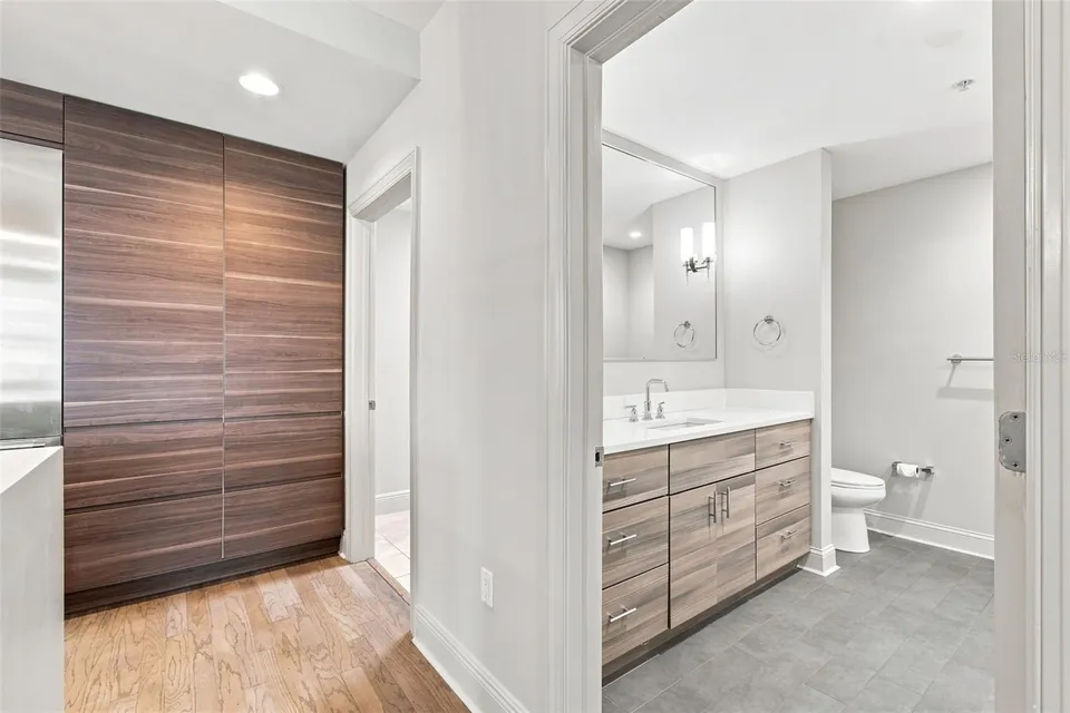 1227 E MADISON ST #703, photo 24