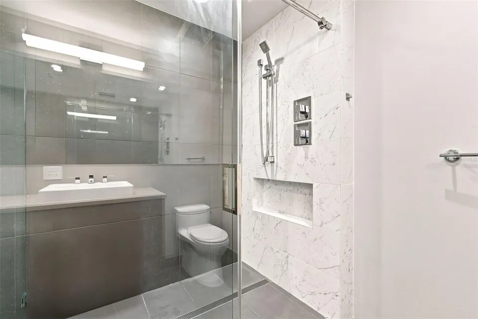 1227 E MADISON ST #703, photo 36