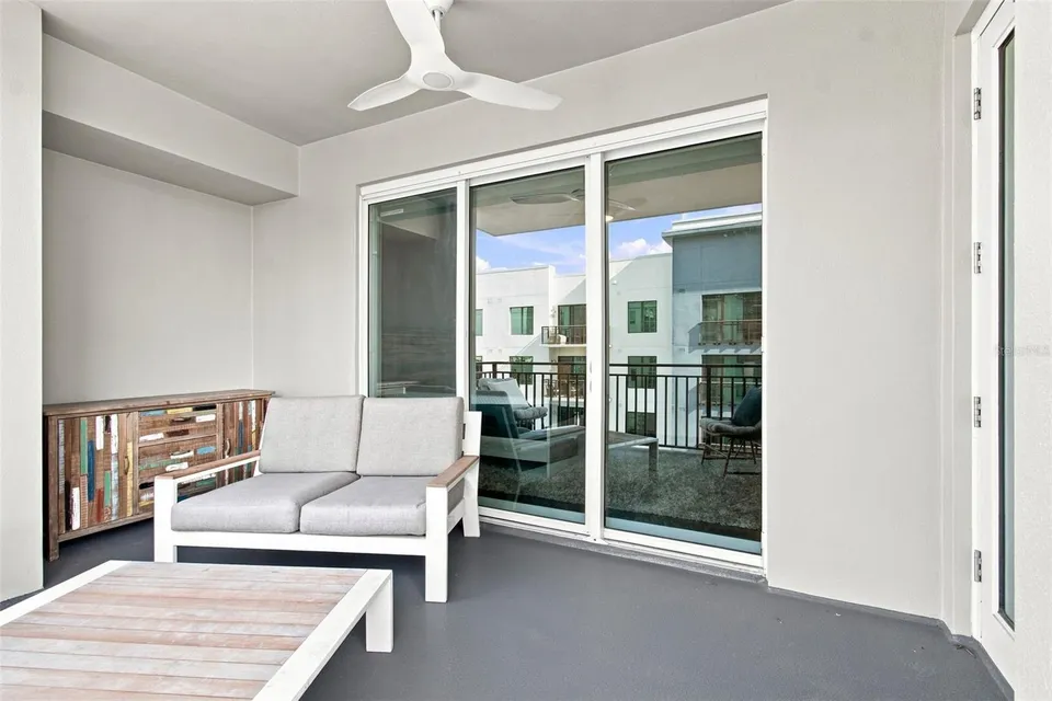 1227 E MADISON ST #703, photo 38