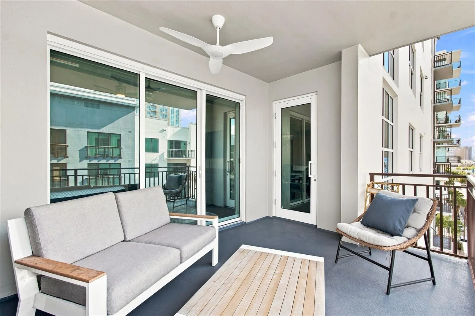 1227 E MADISON ST #703, photo 39