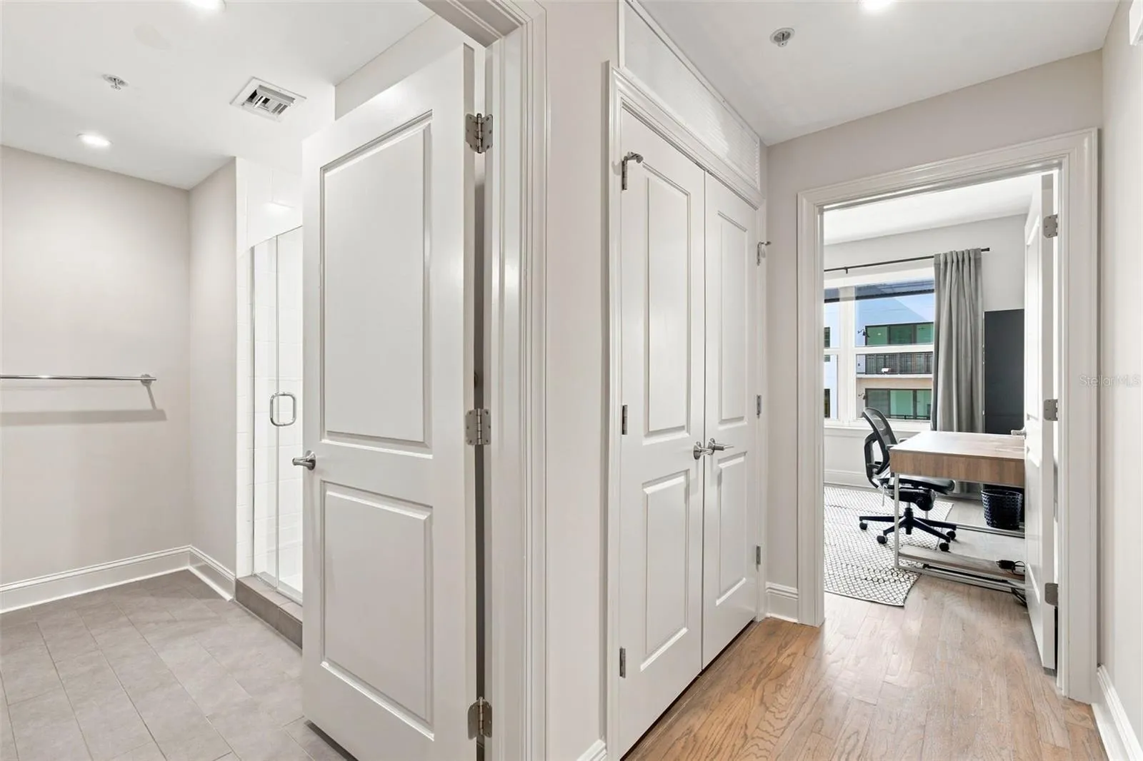 1227 E MADISON ST #703, photo 42