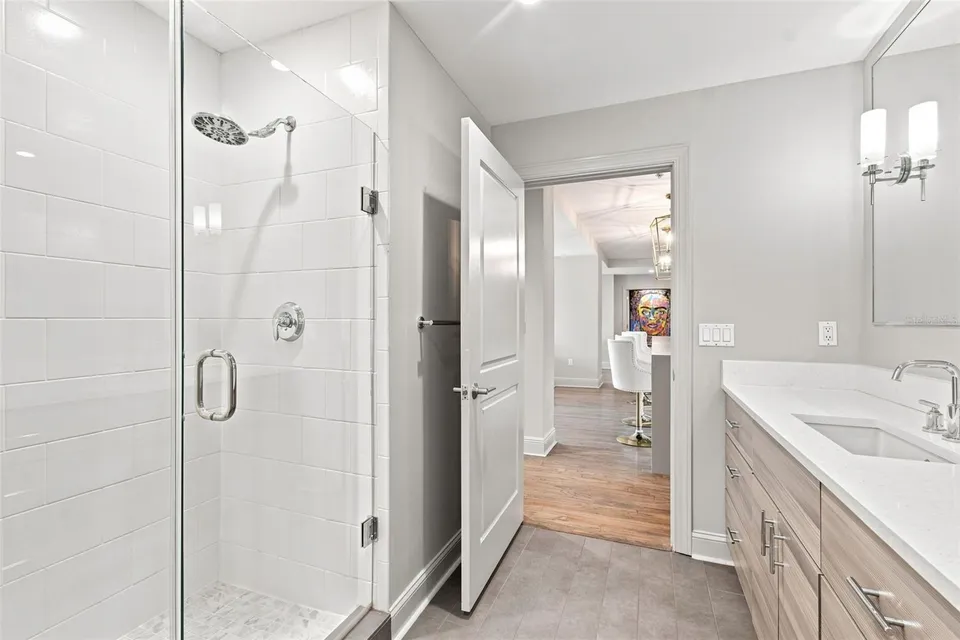 1227 E MADISON ST #703, photo 47