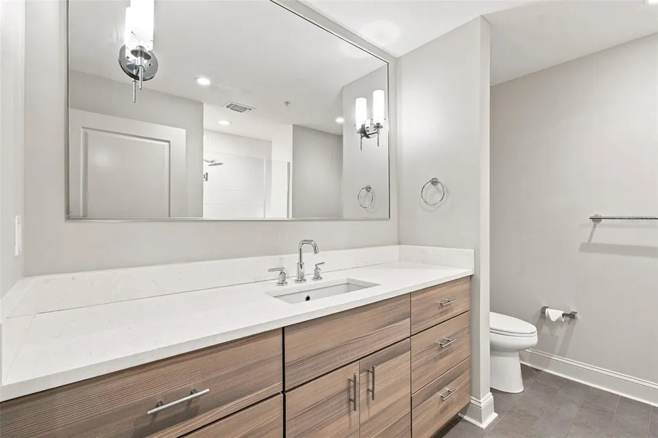1227 E MADISON ST #703, photo 49