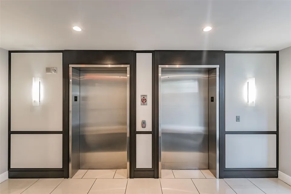1227 E MADISON ST #703, photo 52