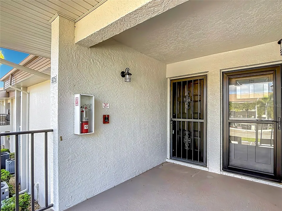 5925 TRAILWINDS DR #925, photo 3