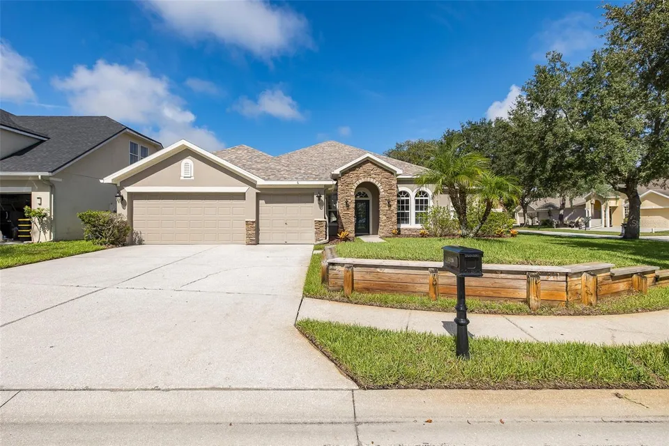 15220 OCTAVIA LN, photo 1