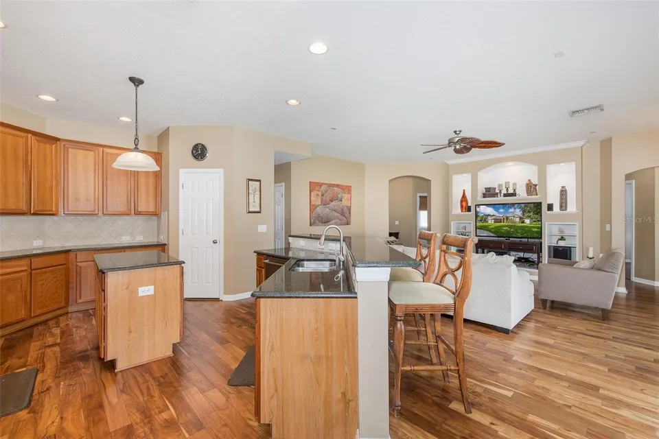 15220 OCTAVIA LN, photo 63