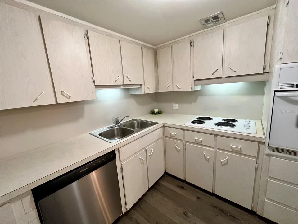 2000 WORLD PARKWAY BLVD #7, photo 12