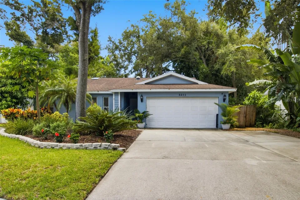 3211 COVENTRY N, photo 1