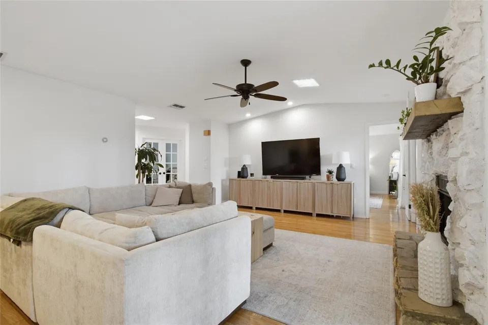3211 COVENTRY N, photo 9