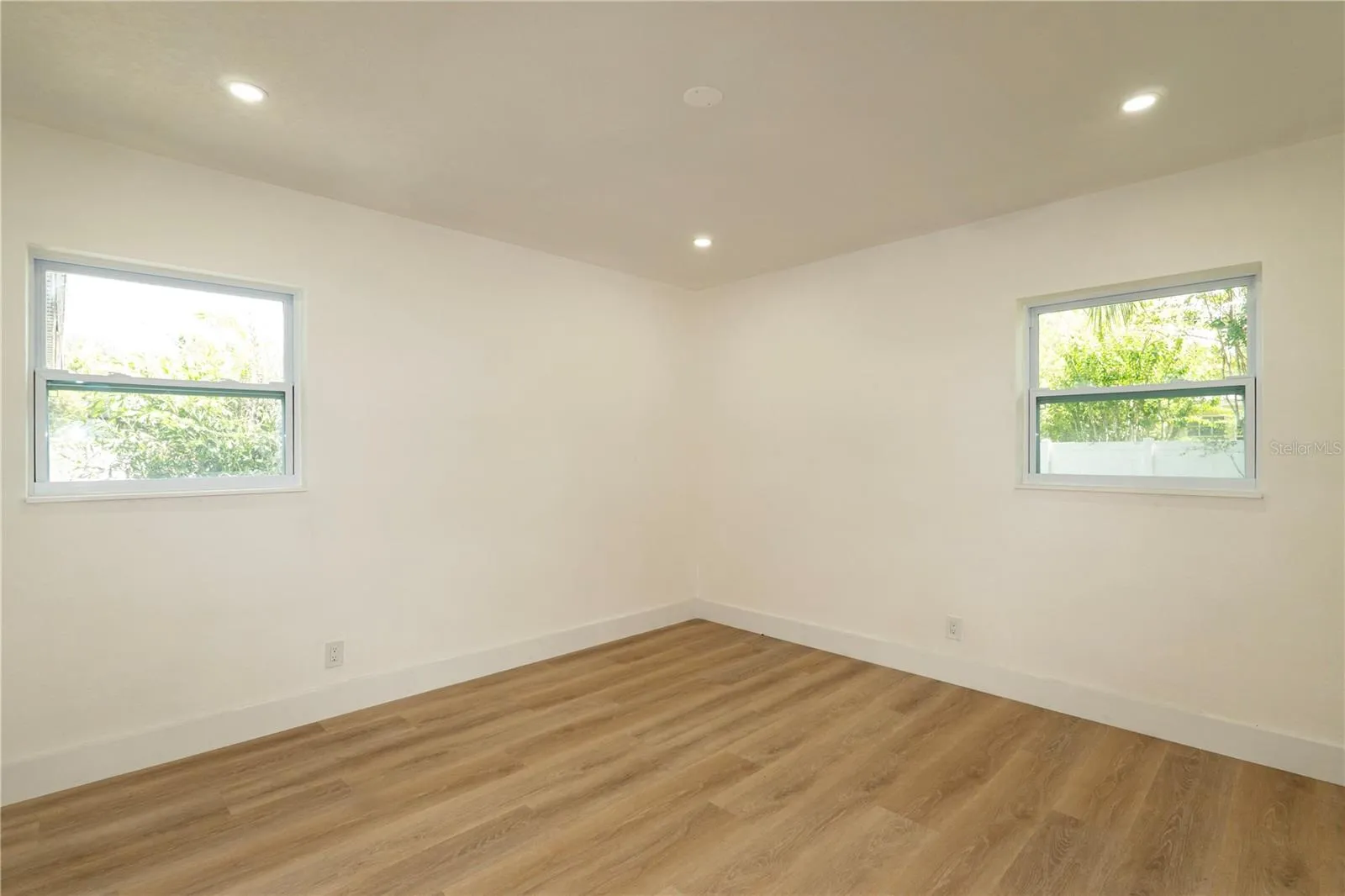 9805 N 54TH ST, photo 31