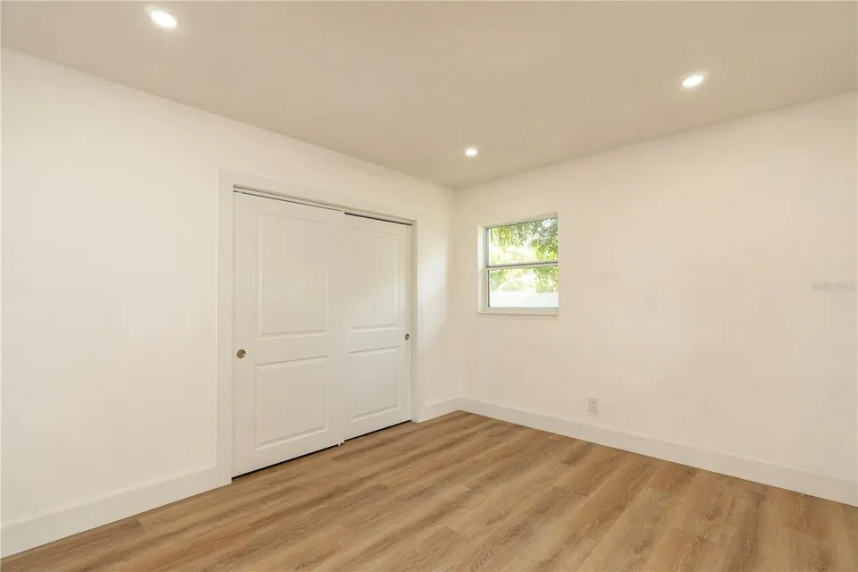 9805 N 54TH ST, photo 32